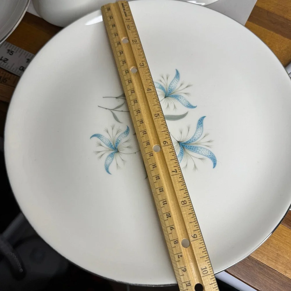 Homer Laughlin Triumph Cynthia Fine China 5 Piece Place Setting Blue Floral Lily